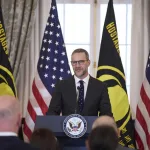 بوتين يرتدي زيًا عسكريًا ويوجه تحذيرات لأوكرانيا