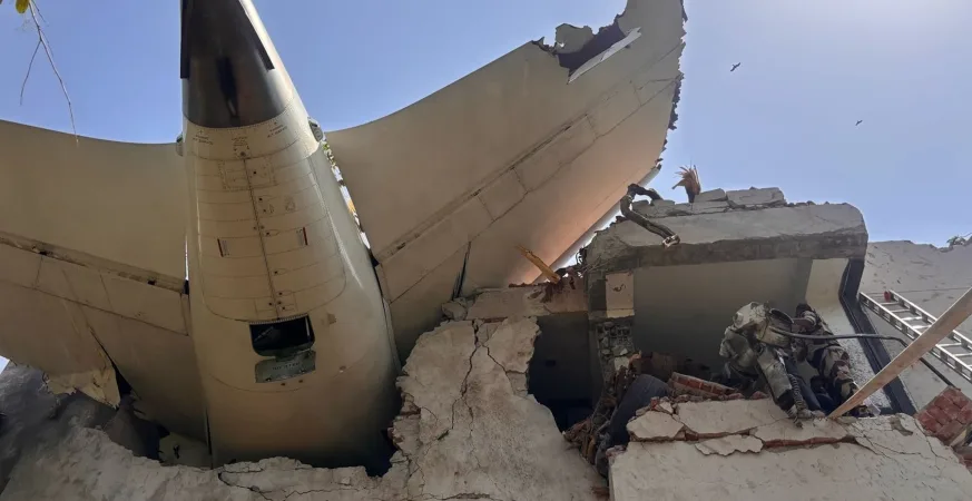 خبر عاجل: تحطم طائرة تابعة للخطوط الجوية الهندية AI171 بعد وقت قصير من إقلاعها من أحمد آباد 5 - CJ العربية IMG 8824 - CJ العربية