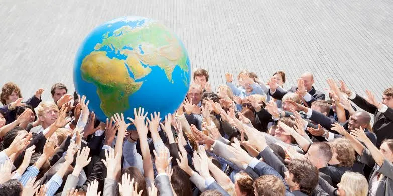 الديمقراطية العالمية في تراجع: أزمة قيم وصحافة محاصرة 6 - CJ العربية IMG 9580 - CJ العربية