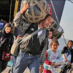 الديمقراطية العالمية في تراجع: أزمة قيم وصحافة محاصرة