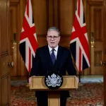 براد بيت يعود بشخصية كليف بوث، رسميًا في فيلم “فوكر إن لو”