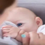 احداث لا تنسى ؛ فلسطيني حماس يحملون الاعلام الاسرائيليه و يهتفون ضد مصر متهمين القاهرة بالتجويع