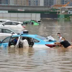 فيضانات مفاجئة تضرب الساحل الشرقي للولايات المتحدة وتؤدي إلى إغلاق الطرق وإجلاء السكان