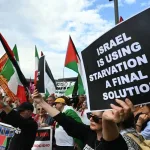 إسرائيل توقف المساعدات عن شمال غزة وسط تصعيد في هجومها