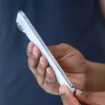 الذكاء الاصطناعي بسرعة الضوء: باحثون من جامعة فلوريدا يطورون شريحة ثورية