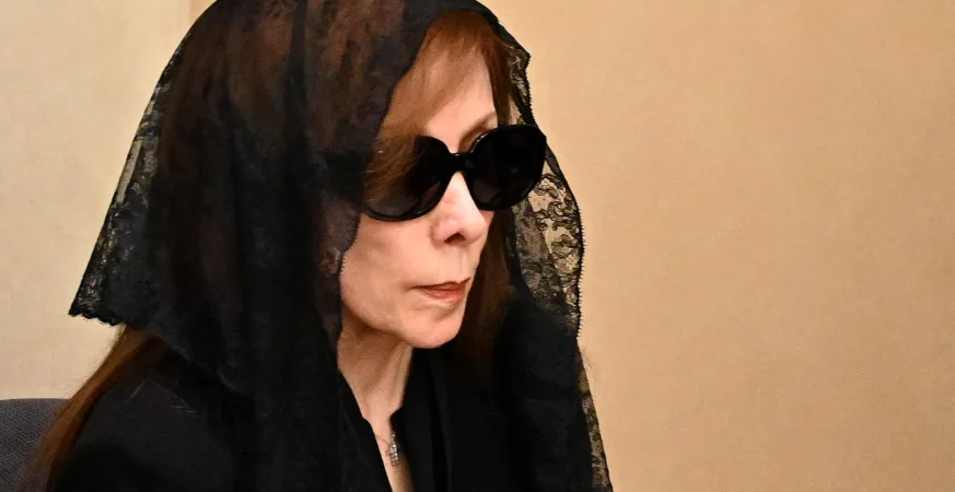 صوت "فيروز" في مواجهة الفقد.. رحيل نجلها "هلي" وحراك ثقافي يعيد صياغة "القوة الناعمة" العربية 5 - CJ العربية السيدة فيروز