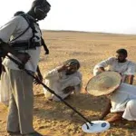 الدهابه : اختراقات استخباراتية في شبكات تمويل السلاح عبر حدود شمال إفريقيا وغسيل الأموال بالذهب